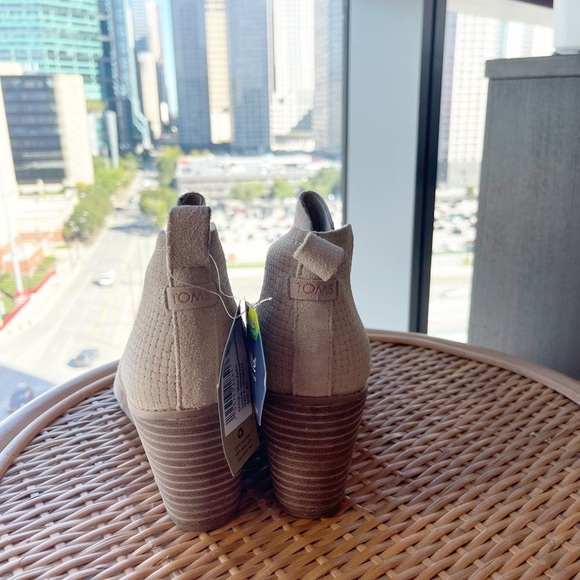 Toms Kallie Suede Round Toe Western Wedge Ankle Boots Size 9.5 - Picture 2 of 4